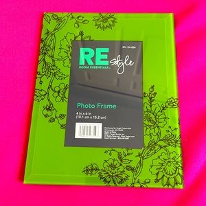 Beautiful Green Flowered Picture Frame 🖼